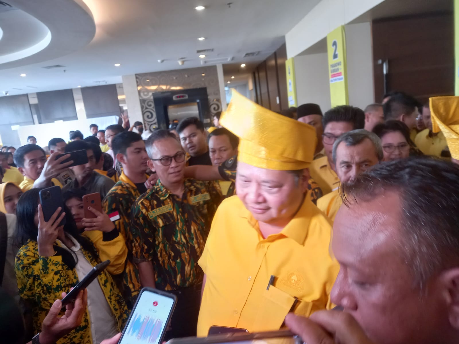 Ketum Golkar Airlangga Hartarto usai beri pengarahan dalam Konsolidasi Pemenangan Pemilu (foto:Rinai/halloriau)