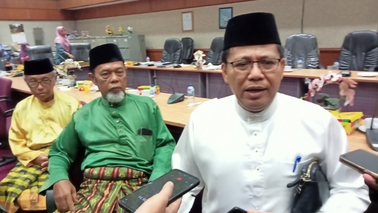 Ketua Umum Dewan Pimpinan Agung LAMR Tan Seri Syahril Abubakar (kanan) komentari kabut asap di Riau terjadi lagi (foto/rinai-halloriau)