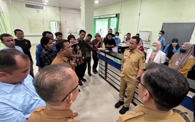 Walikota Pekanbaru, Agung Nugroho (kanan) Sidak RSD Madani (foto/IG Agungnugroho)