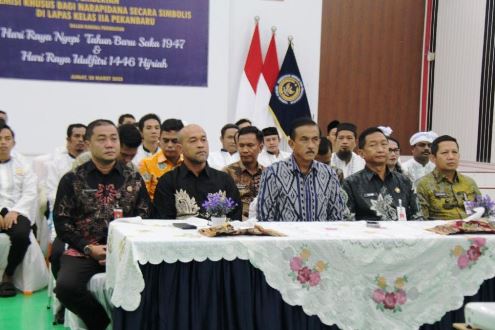 Momen pemberian remisi khusus Idulfitri dan Nyepi untuk Lapas di Pekanbaru.(foto: mcr)