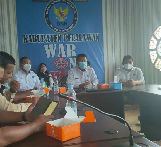 Konferensi pers refleksi akhir tahun BNNK Pelalawan.