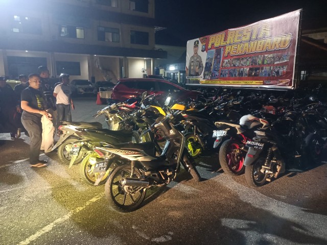 Puluhan motor diamankan Polresta Pekanbaru saat razia malam hari (foto/int)