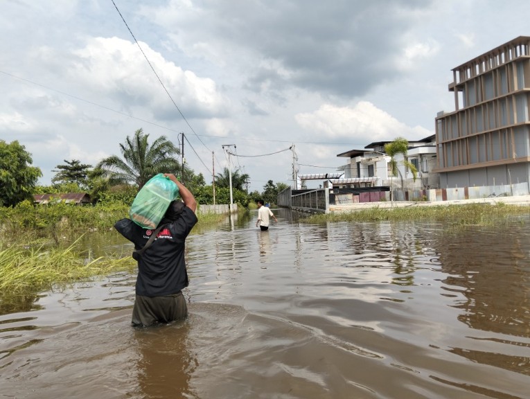 Warga RW 09 Meranti Pandak, Rumbai keluhkan belum dapat bantuan banjir dari pemerintah (foto/dini)