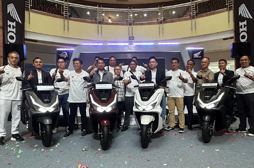 Jajaran top management PT CDN Riau saat launching New Honda PCX160 di Mal SKA Pekanbaru.(foto: budy/halloriau.com)