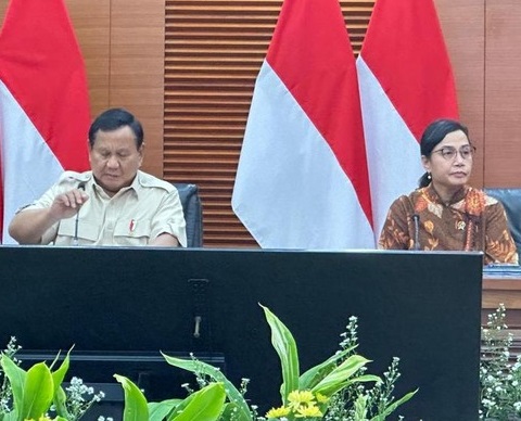 Presiden Prabowo Subianto dan Menteri Keuangan Sri Mulyani Indrawati saat mengumumkan kenaikan PPN jadi 12% 1 Januari 2025.