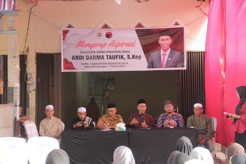 Anggota DPRD Riau, Andi Darma Taufik, menemukan permasalahan gaji guru bantu yang belum dibayarkan selama tiga bulan. (Foto: Sri Wahyuni)