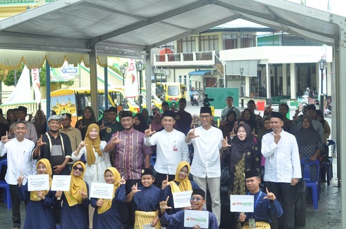 Para pelajar di Pulau Penyengat menunjukkan kreativitas dalam mengkampanyekan literasi keuangan syariah. (Foto: Sri Wahyuni) 