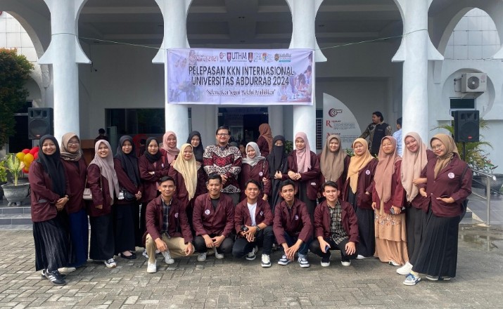 Mahasiswa Universitas Abdurrab kelompok 11 KKN Internasional di Kepulauan Meranti (foto/ist)