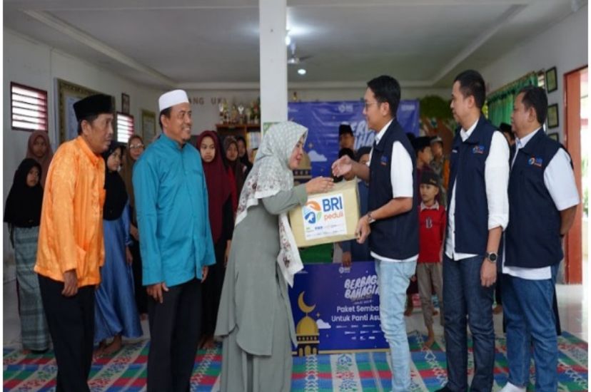 BRI RO Pekanbaru salurkan sembako ke Panti Asuhan dan Panti Werdha (foto/yuni)