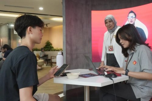 Telkomsel berhasil membukukan peningkatan performansi Perusahaan yang semakin baik pada paruh kedua 2025. Dengan pendapatan sebesar Rp109,3 triliun dan laba bersih Rp19,7 triliun tumbuh 14,7 persen (QoQ) serta peningkatan EBITDA 5,4 persen menandai momentum pemulihan yang semakin kuat (dok. Telkomsel)