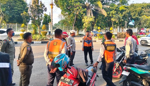 Penataan lalu lintas kawasan kuliner Jalan Cut Nyak Dien Pekanbaru.(foto: dini/halloriau.com)