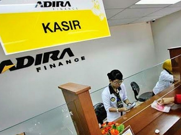 ilustrasi transaksi pembayara kredit di Adira Finance