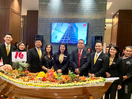 Manajemen The Premiere Hotel Pekanbaru rayakan Anniversary ke-14.(foto: sri/halloriau.com)