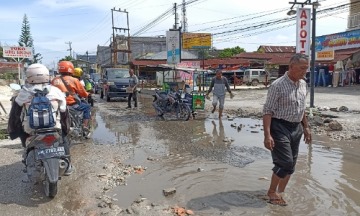 Jalan di Suka Karya, Pekanbaru rusak dan sering dikeluhkan warga (foto/int)