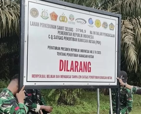Ilustrasi penyegelan lahan sawit yang melanggar aturan oleh pemerintah.
