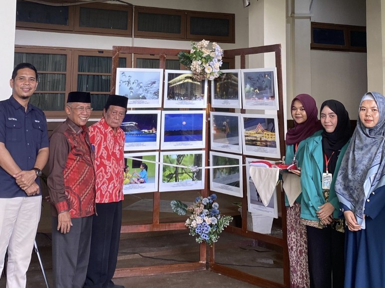 Pameran fotografi Prodi Ilmu Komunikasi Universitas Hang Tuah Pekanbaru (foto/Yuni)