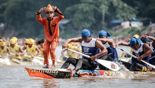 Pacu jalur Kuansing.(foto: int)