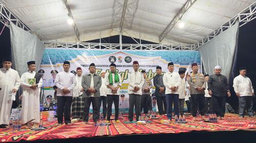 Tabligh Akbar HUT ke-20 Kecamatan Bandar Petalangan yang dihadiri Ustaz Abdul Somad. (Foto: Andi Indrayanto)