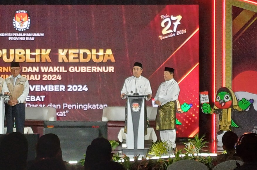 Paslon Syamsuar-Mawardi saat debat kedua Pilgubri 2024 (foto/Yuni)