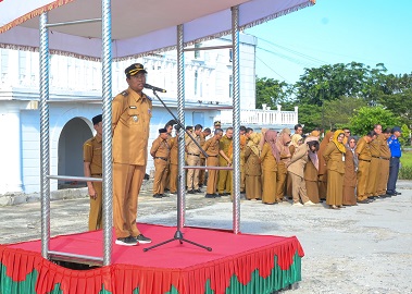 Plt Bupati Sulaiman pimpin apel rutin bersama dengan ASN di Kantor Bupati Rohil (foto/afrizal)