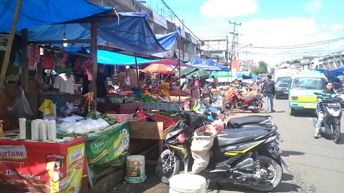 Pedagang di Jalan Agus Salim.