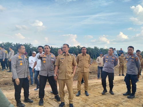 Seluas 11 hektare di belakang Komplek Perkantoran Tenayan Raya akan digunakan untuk budidaya tanaman jagung pipil. (Foto: Dini Rahmadanti)