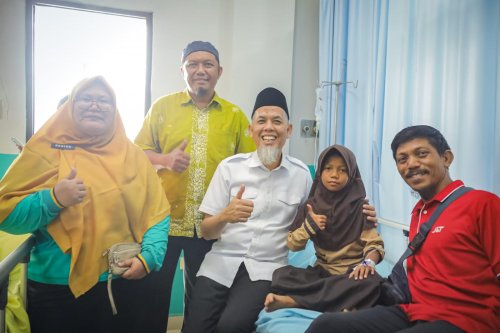Walikota Dumai, Paisal menemui siswa diduga keracunan MBG (foto/int)