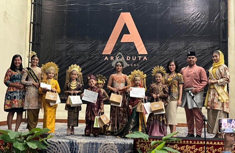 Aryaduta Pekanbaru merayakan Astakarya 2025 dengan kreativitas (foto/Mimi)