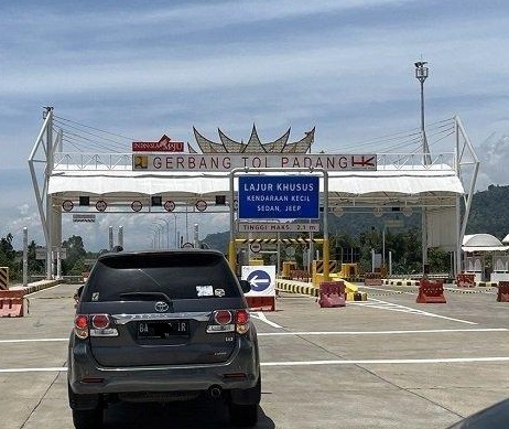 Gerbang Tol Padang.