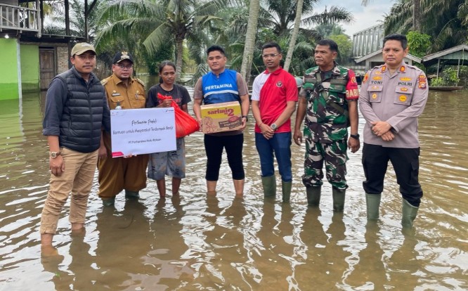 PT PHR menyalurkan bantuan sembako bagi warga terdampak banjir di Kampar dan Pekanbaru (foto/ist)