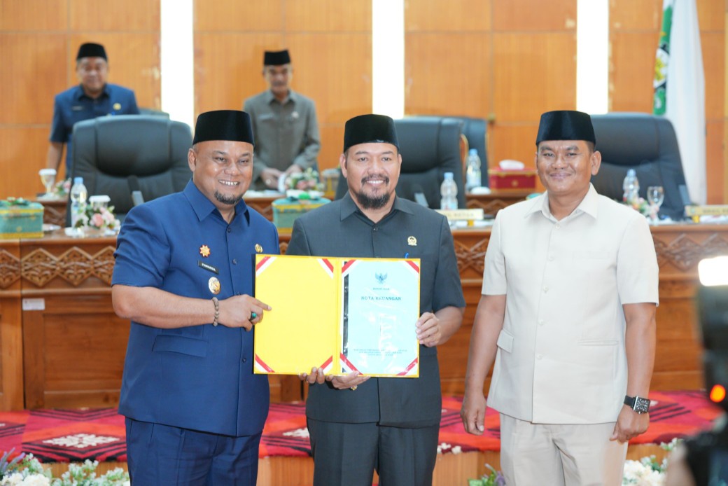 Wabub Siak, Syamsurizal menyampaian Nota Keuangan RAPBD-P Tahun Anggaran 2025 (foto/diana)