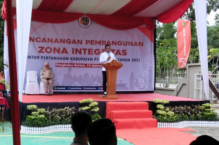 Bupati Zukri hadiri pencanangan pembangunan Zona Integritas Kantor Pertanahan Tahun 2025 (foto/Andy)