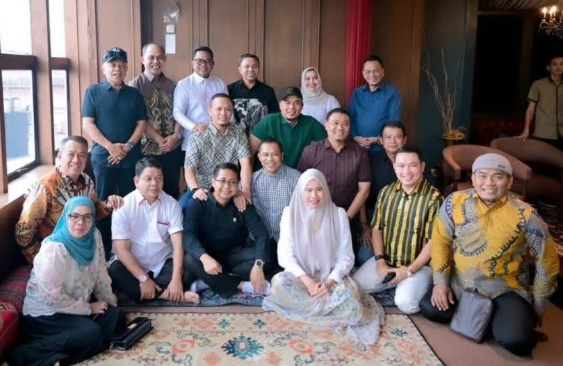 Gubri Abdul Wahid bersama bupati dan walikota dari Riau berkumpul di Jakarta (foto/ist)