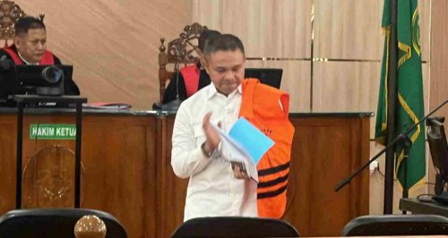 Gubernur Riau nonaktif, Abdul Wahid jalani sidang di PN Pekanbaru.(foto: int)