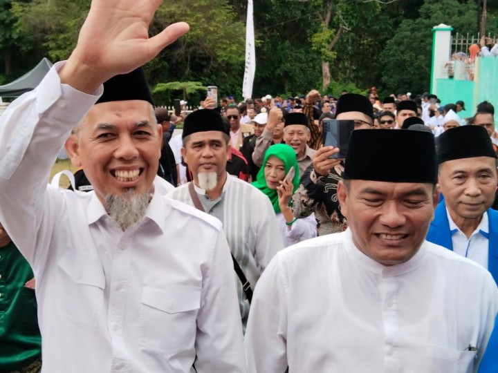 Paisal-Sugiyarto Bakal Calon Walikota dan Wakil Walikota pertama yang mendaftar ke KPU Dumai (foto/bambang)