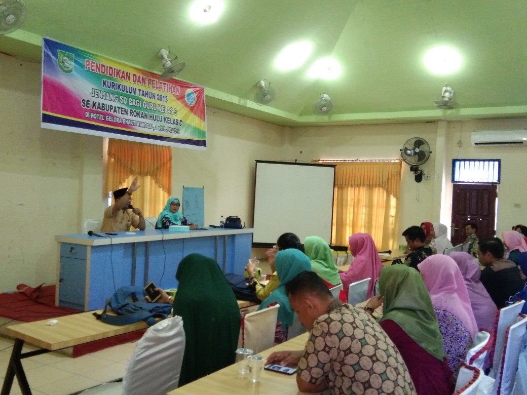 Suasana pemberian materi Diklat K13 kepada 160 guru Kelas 3 SD di Rohul