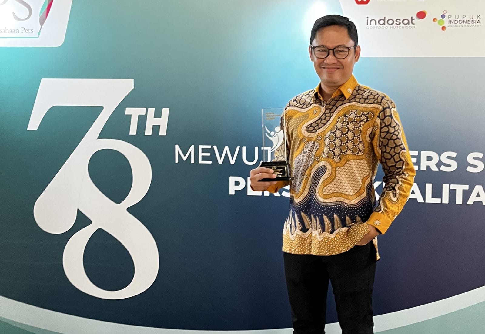 Head of Corporate Communication RAPP Aji Wihardandi menerima MRA Award 2024 pada puncak HUT SPS ke-78 di Bandung, Jabar (foto/ist)