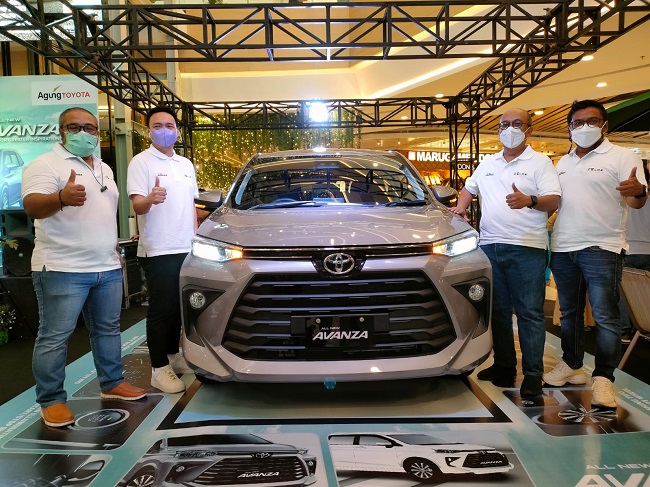 Pameran Agung Toyota di Living World, Pekanbaru.