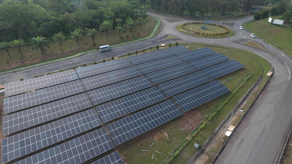 Panel tenaga Surya di Komplek Perumahan Pekerja di Duri.(foto: istimewa)