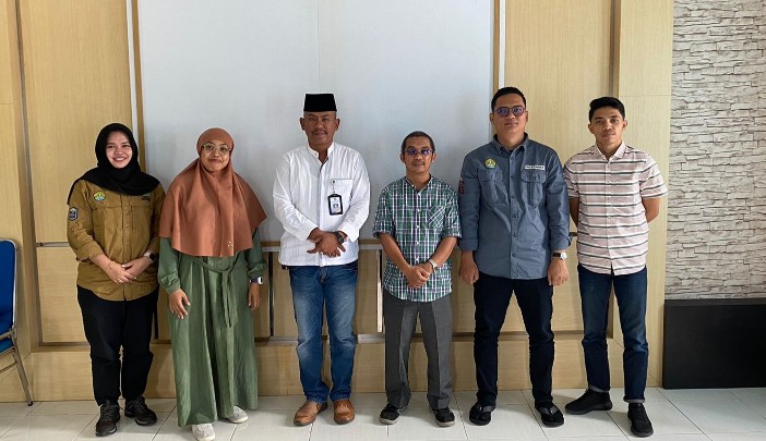 Tim pengabdian Fisip Unri bekerja sama dengan Badan Pengelola Dana Lingkungan Hidup melakukan FGD (foto/ist)