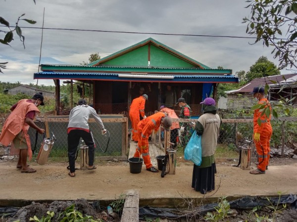 Tim Gerak Cepat Kabupaten Inhil saat laksanakan langkah-langkah strategis penanggulangan KLB Malaria (foto/ayendra)