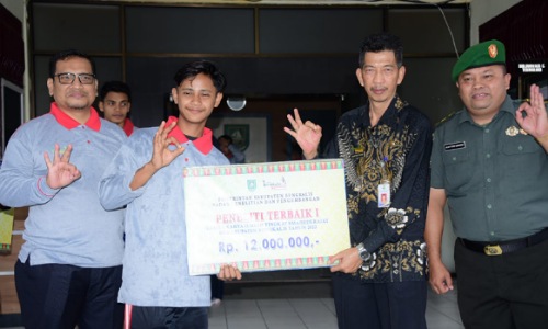 SMKN 1 Rupat meraih juara pertama pada LKI Pelajar Balitbang Bengkalis.(foto: zulkarnaen/halloriau.com)