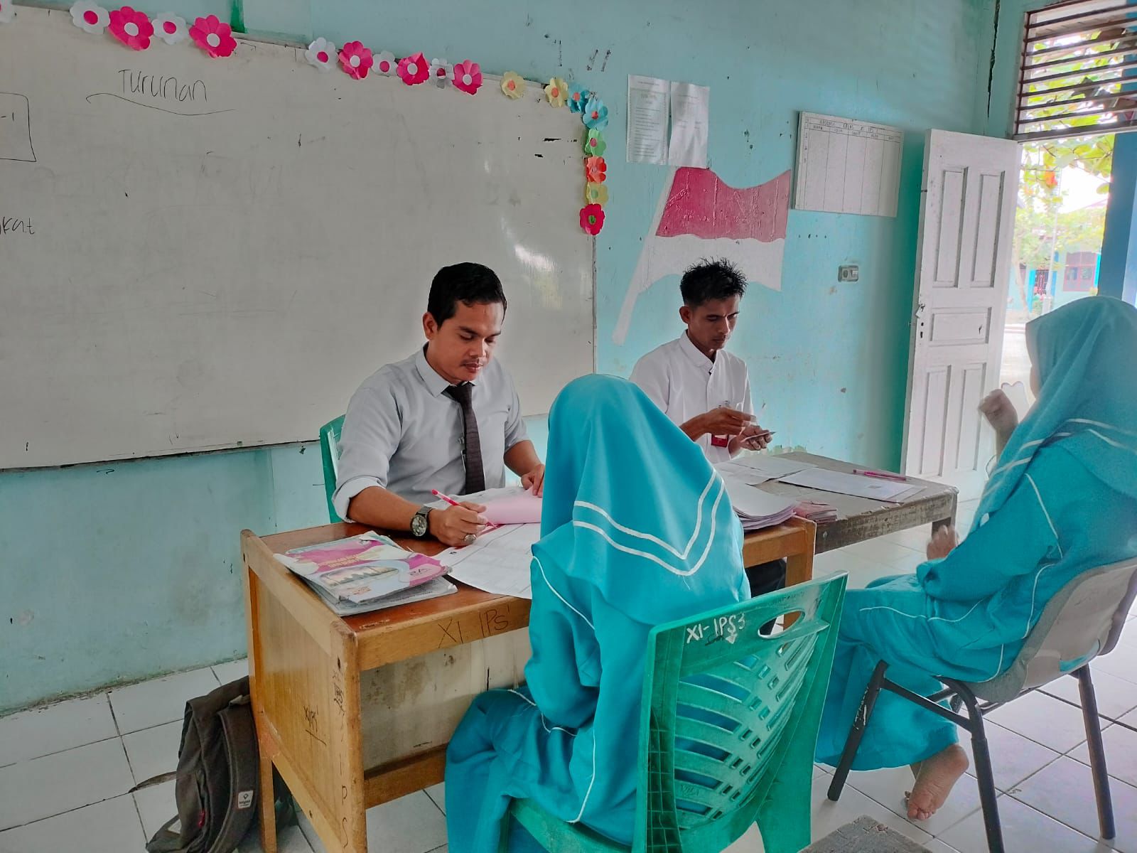 Siswa SMAN 1 Perhentian Raja antusias buka tabungan Simpel di BRK Syariah (foto/ist)