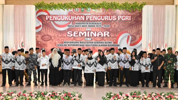 Bupati Kukuhkan Pengurus PGRI Bengkalis 2025–2030: Dorong Transformasi Pendidikan dan Kesejahteraan Guru