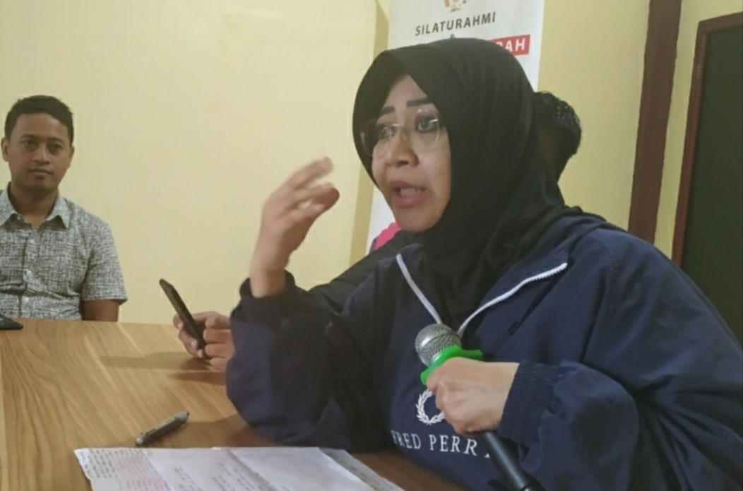 Intsiawati Ayus saat berbincang dengan wartawan. 