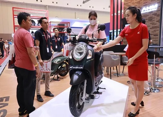 New Honda Scoopy yang kini hadir dengan warna dan striping baru.