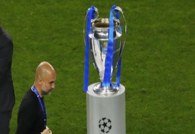 Pelatih Manchester City Pep Guardiola kecewa saat gagal menjuarai Liga Champions musim lalu. Foto: CNNIndonesia