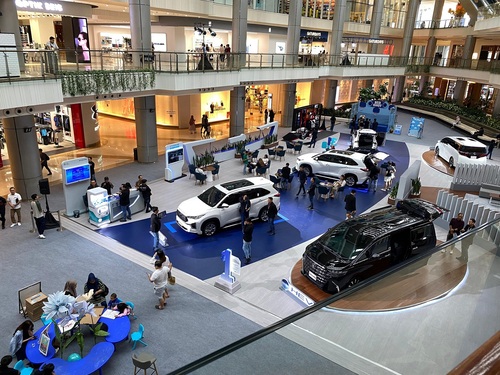 Gelar Toyota Space di Empat Kota Besar, Toyota Ajak Masyarakat Rasakan Langsung Inovasi Hybrid EV