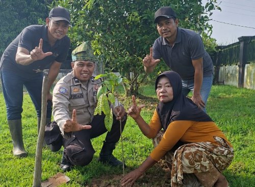 Polsek Rimba Melintang dorong gerakan hijau di Rohil.(foto: afrizal/halloriau.com)
