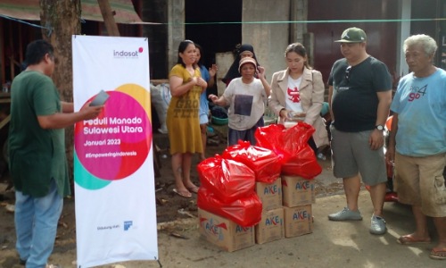 IOH menyalurkan bantuan untuk korban banjir dan longsor di beberapa kelurahan di Kota Manado.(foto: istimewa)